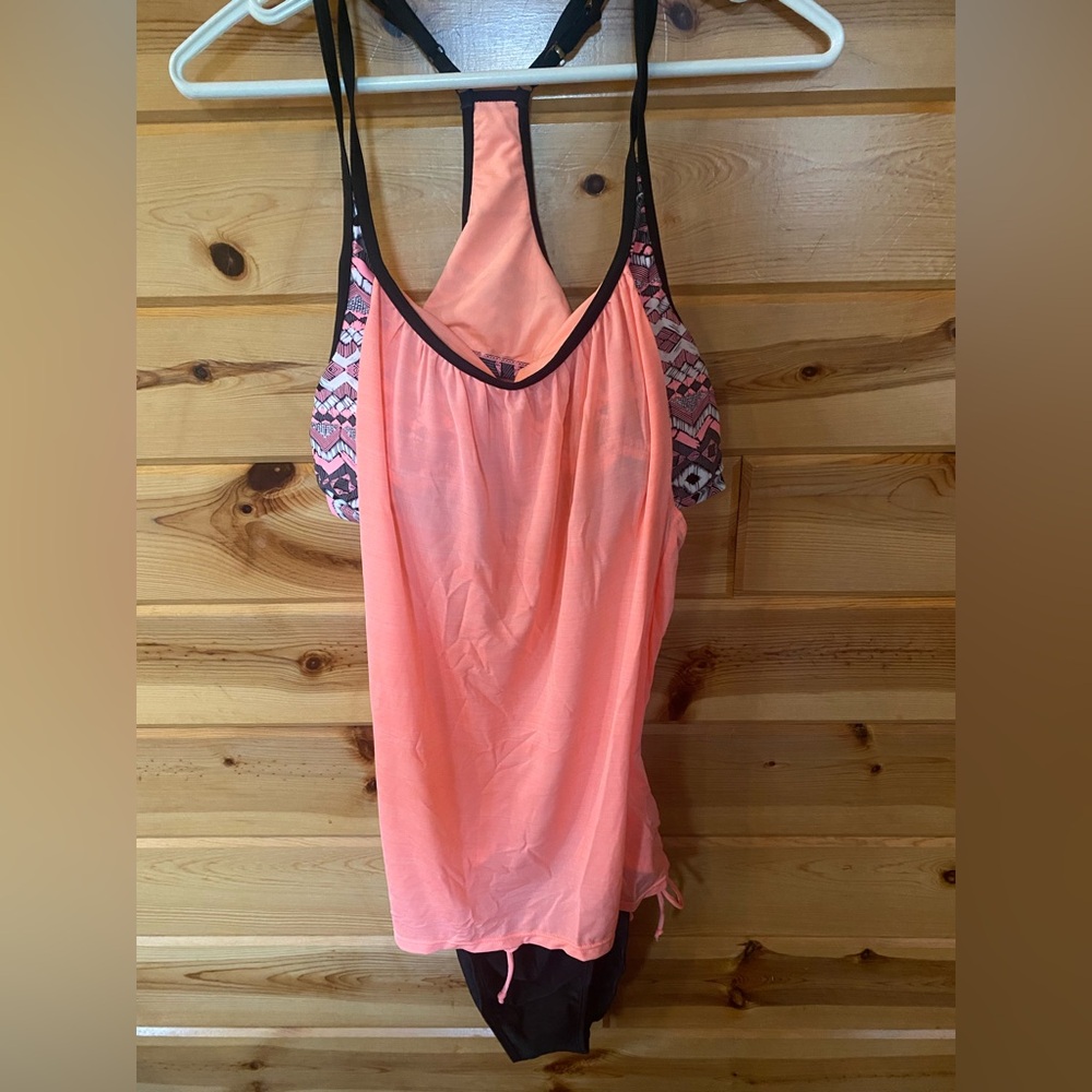 Coral and Black2 piece Tankini Swimsuit
Nwot .xl